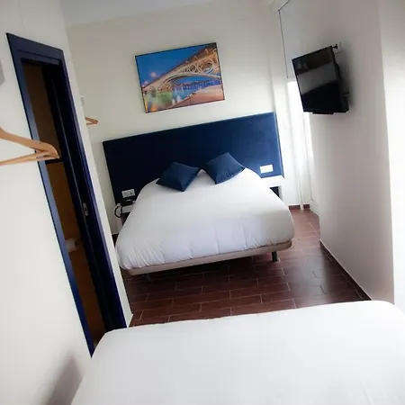 Hotel Noches En Triana Sewilla