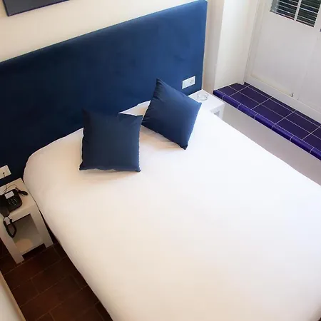 Otel Noches En Triana 2*