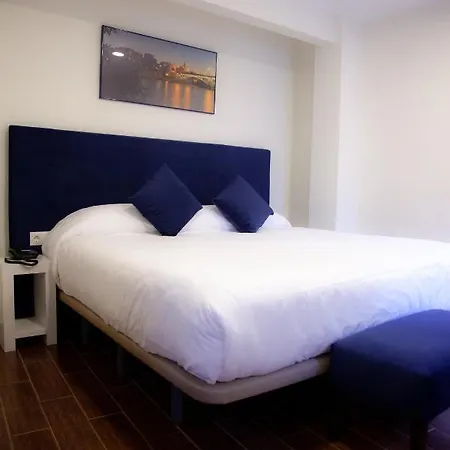 Otel Noches En Triana 2*